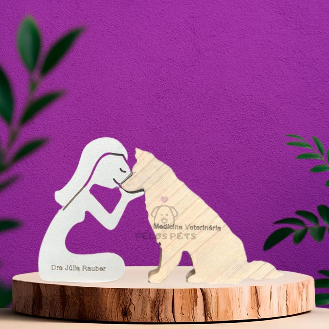 Escultura em Madeira Humano Sentado e Pet